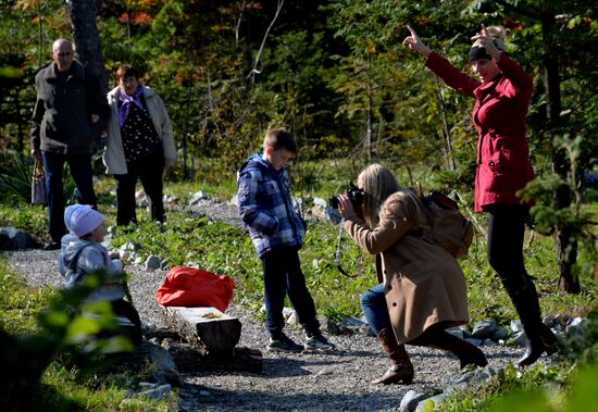 Family pastime in Botanical Gardens, Vladivostok