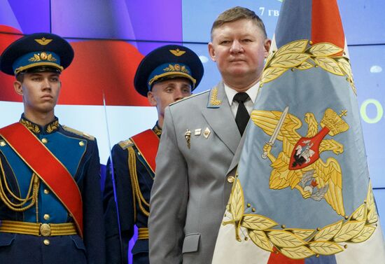 New commander of airborne forces receives banner from Defense Minister Sergei Shoigu