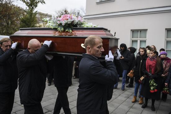 Paying last respects to actress Lyudmila Ivanova