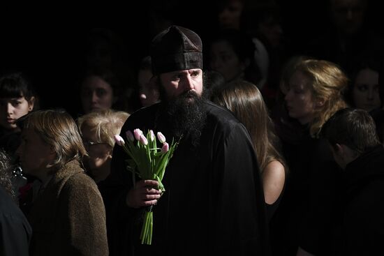 Paying last respects to actress Lyudmila Ivanova