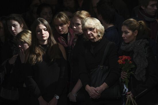 Paying last respects to actress Lyudmila Ivanova