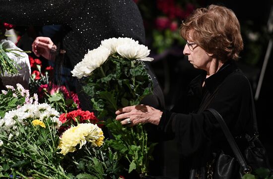 Paying last respects to actress Lyudmila Ivanova