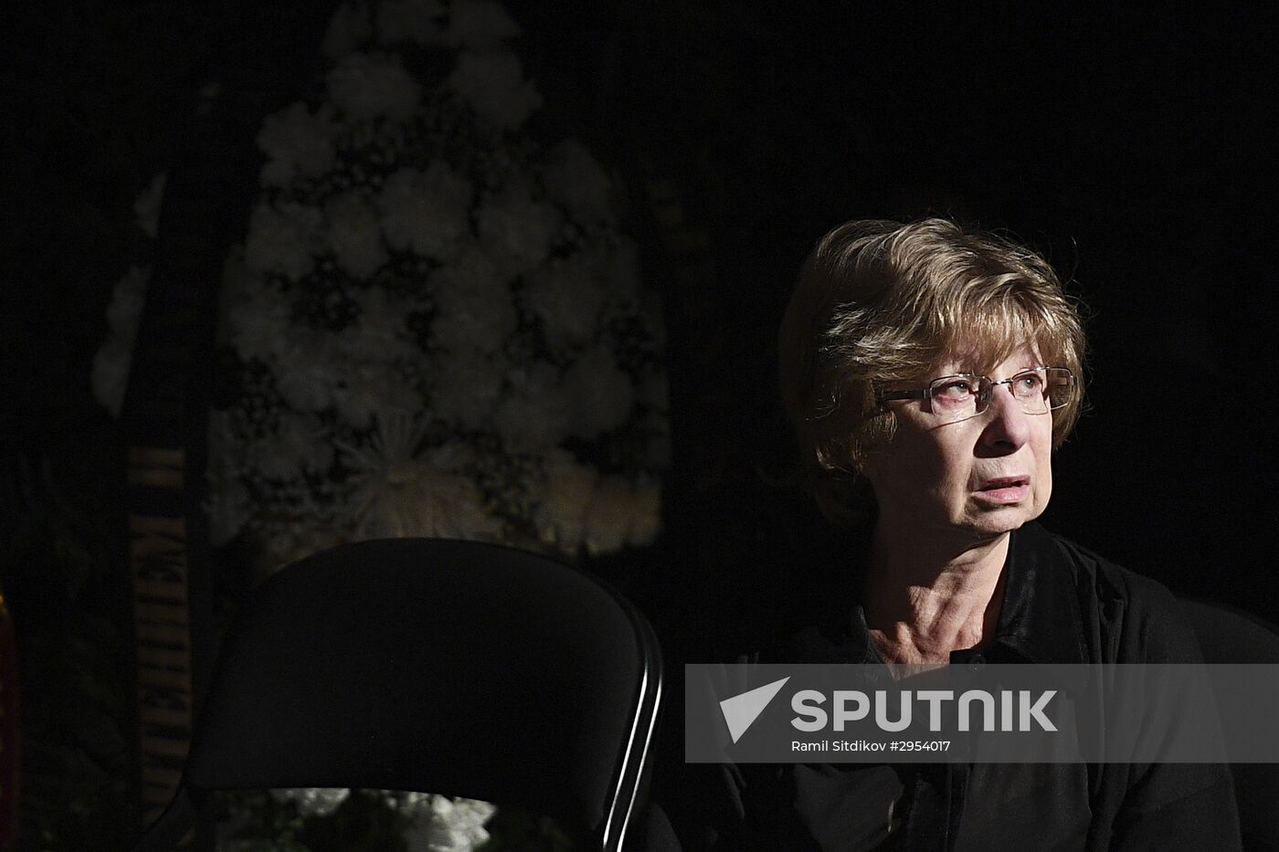 Paying last respects to actress Lyudmila Ivanova