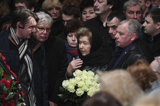 Paying last respects to actress Lyudmila Ivanova