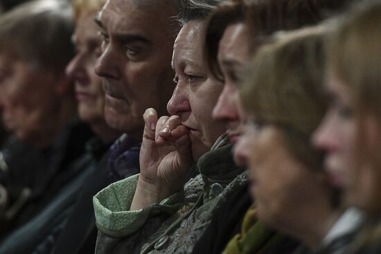 Paying last respects to actress Lyudmila Ivanova