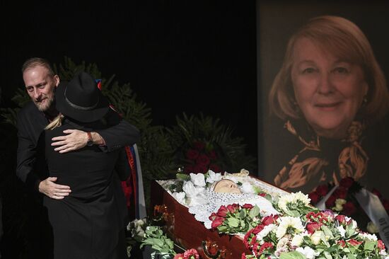 Paying last respects to actress Lyudmila Ivanova