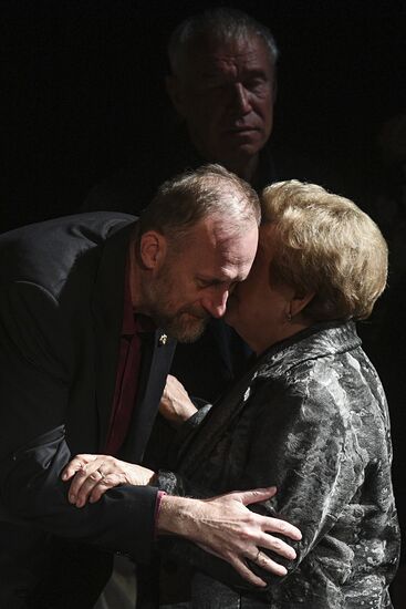 Paying last respects to actress Lyudmila Ivanova