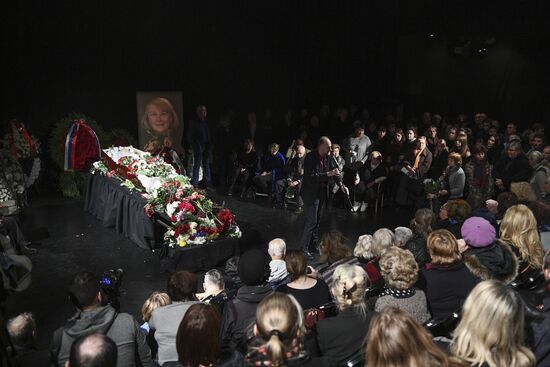 Paying last respects to actress Lyudmila Ivanova