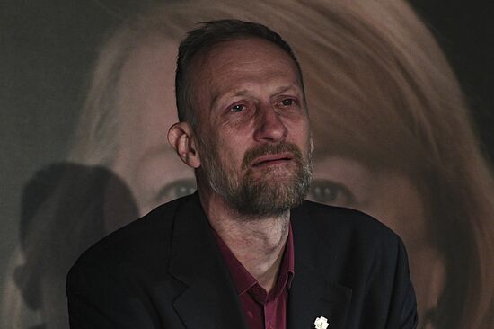 Paying last respects to actress Lyudmila Ivanova