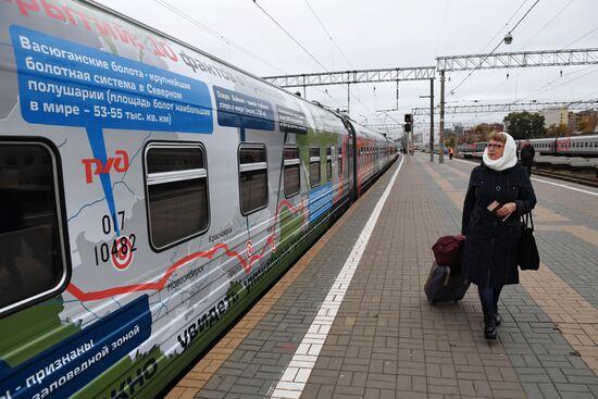 Moscow-Vladivostok train departs