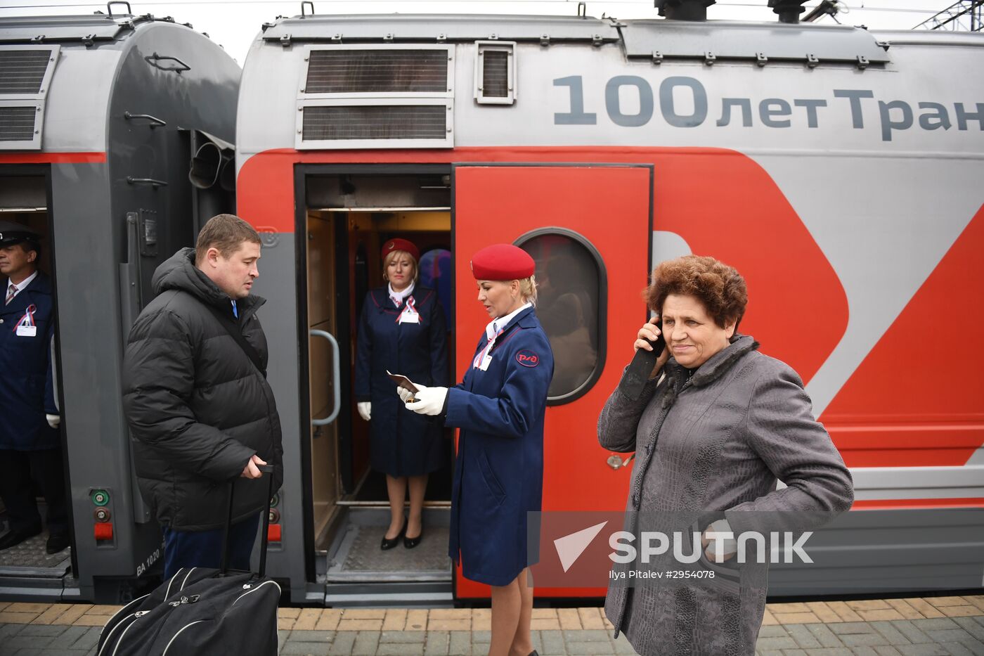 Moscow-Vladivostok train departs