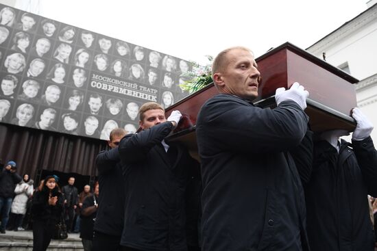 Paying last respects to actress Lyudmila Ivanova