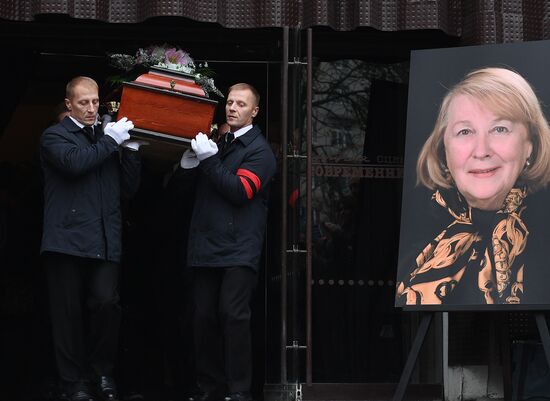Paying last respects to actress Lyudmila Ivanova