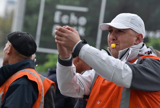 Ukrainian rail industry workers stage protest in Kiev