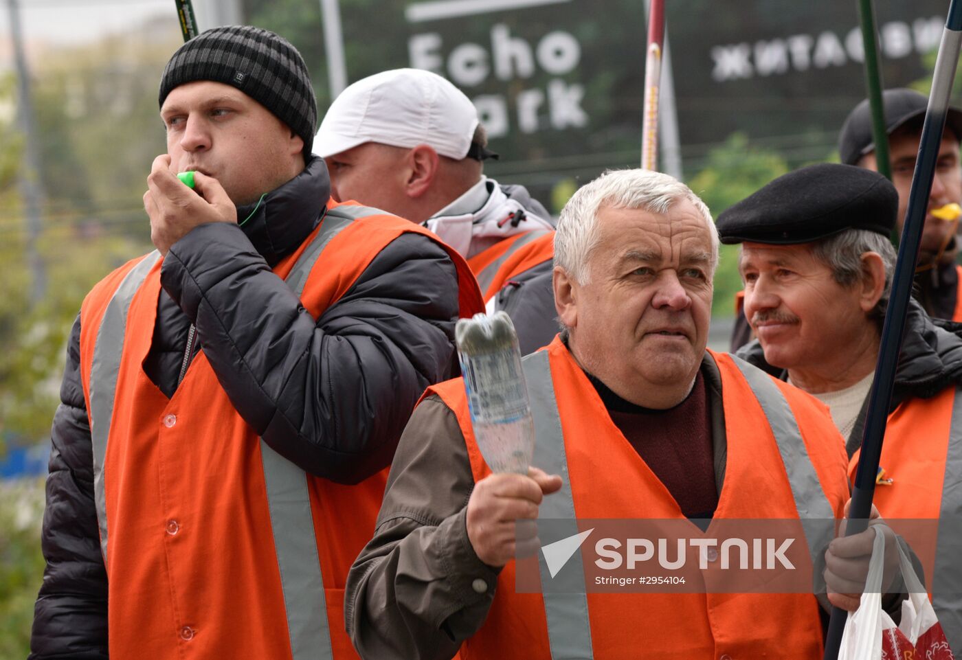 Ukrainian rail industry workers stage protest in Kiev