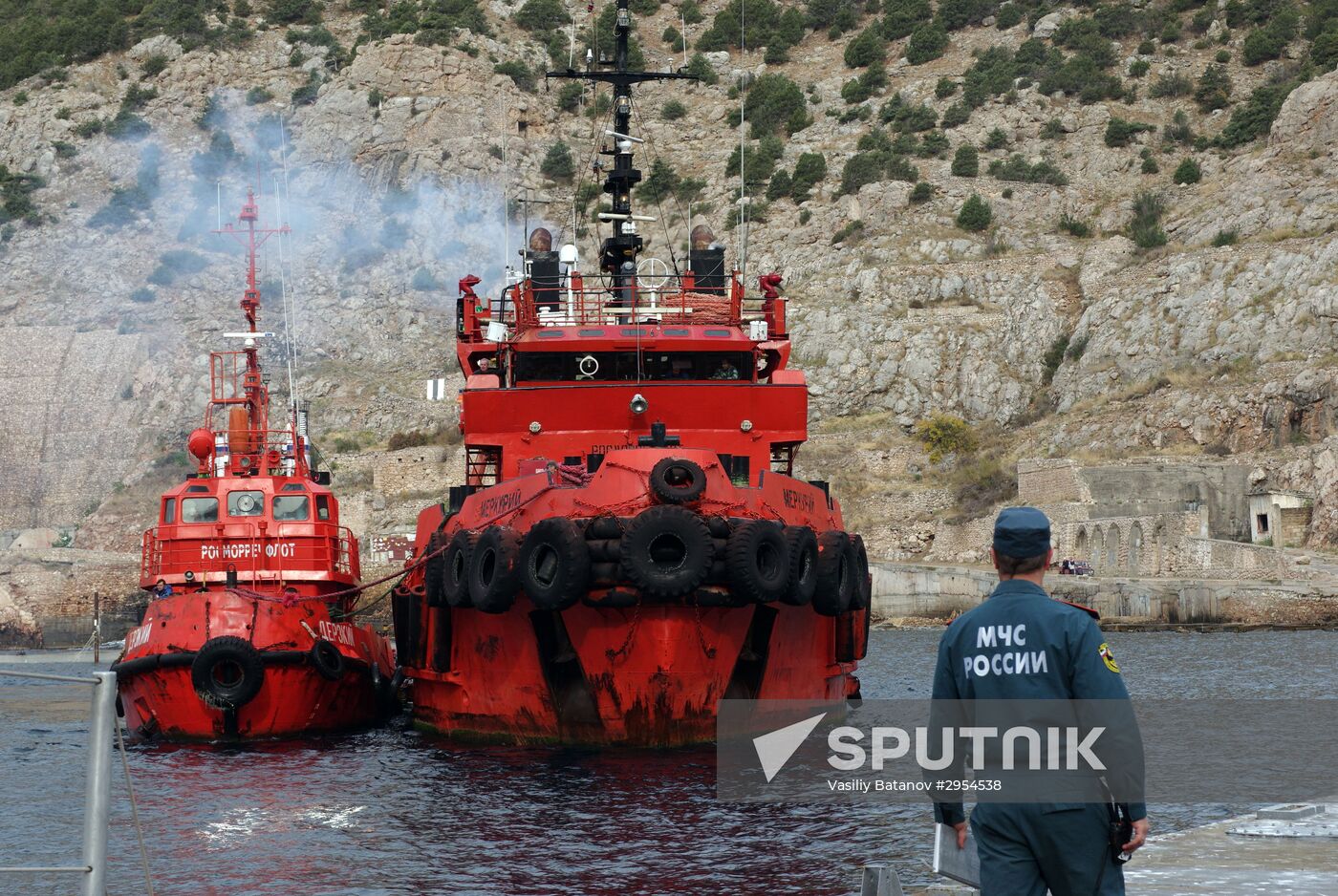 Meeting the sailors of the sunken crane boat