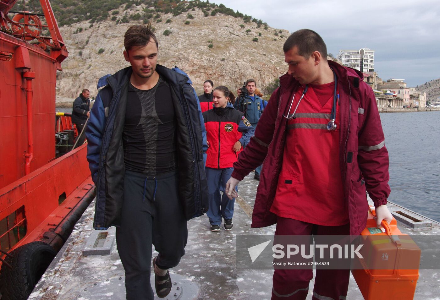 Meeting the sailors of the sunken crane boat