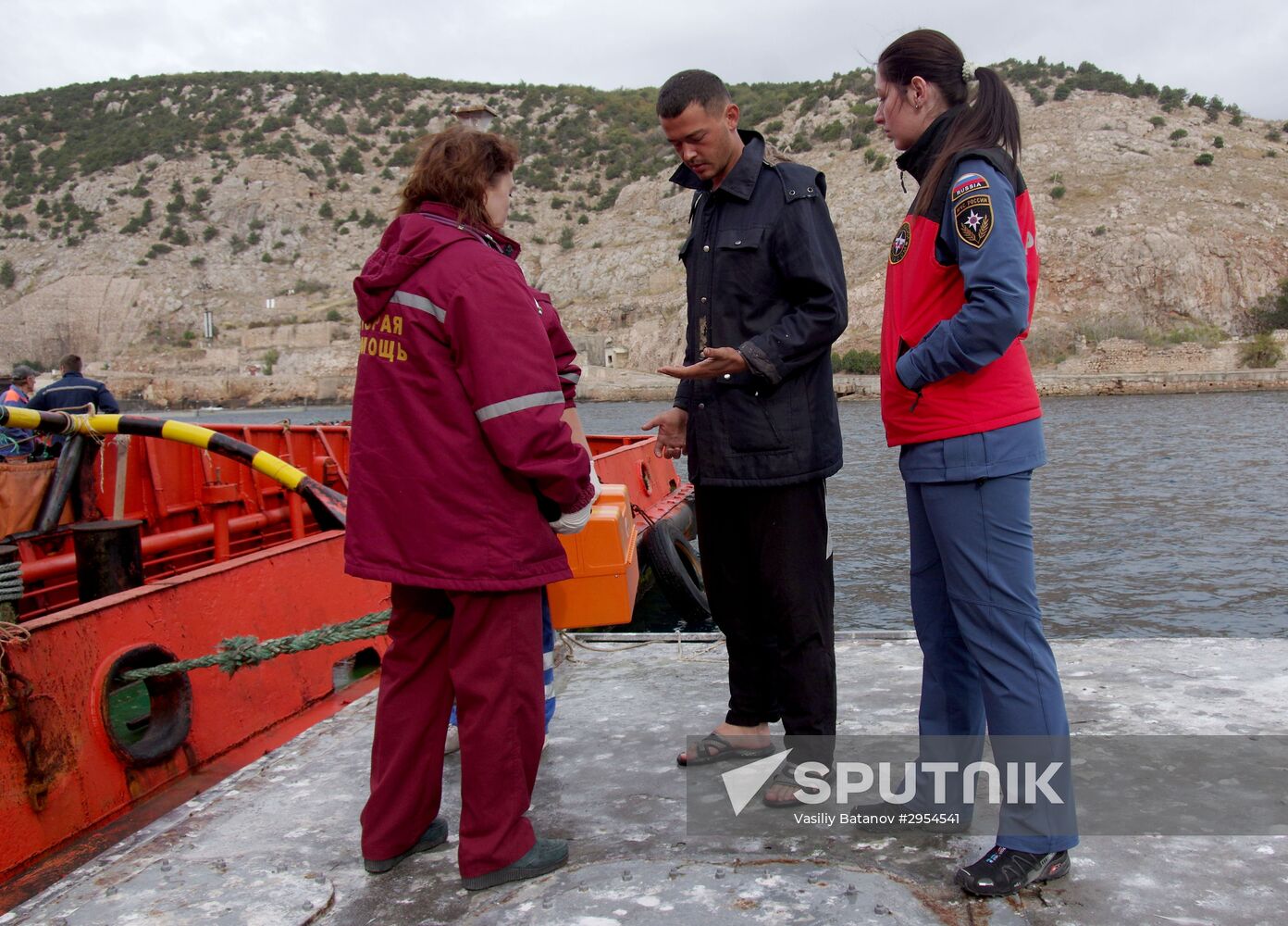 Meeting the sailors of the sunken crane boat