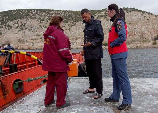Meeting the sailors of the sunken crane boat