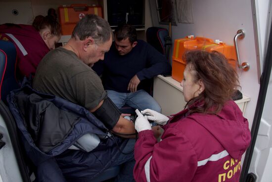 Meeting the sailors of a sunken crane boat