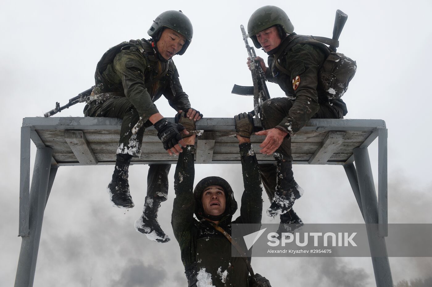 Test for right to wear crimson and green beret by National Guard servicemen