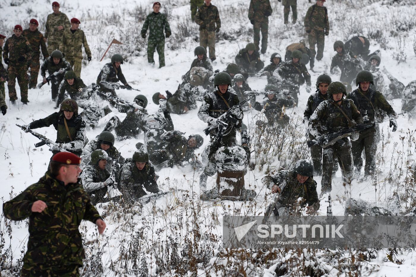 Test for right to wear crimson and green beret by National Guard servicemen