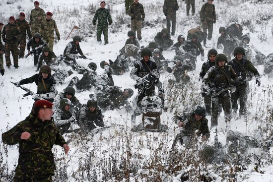 Test for right to wear crimson and green beret by National Guard servicemen