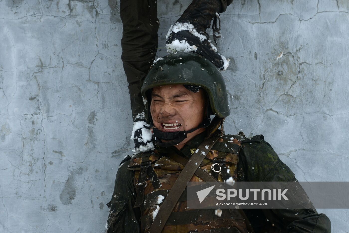 Test for right to wear crimson and green beret by National Guard servicemen