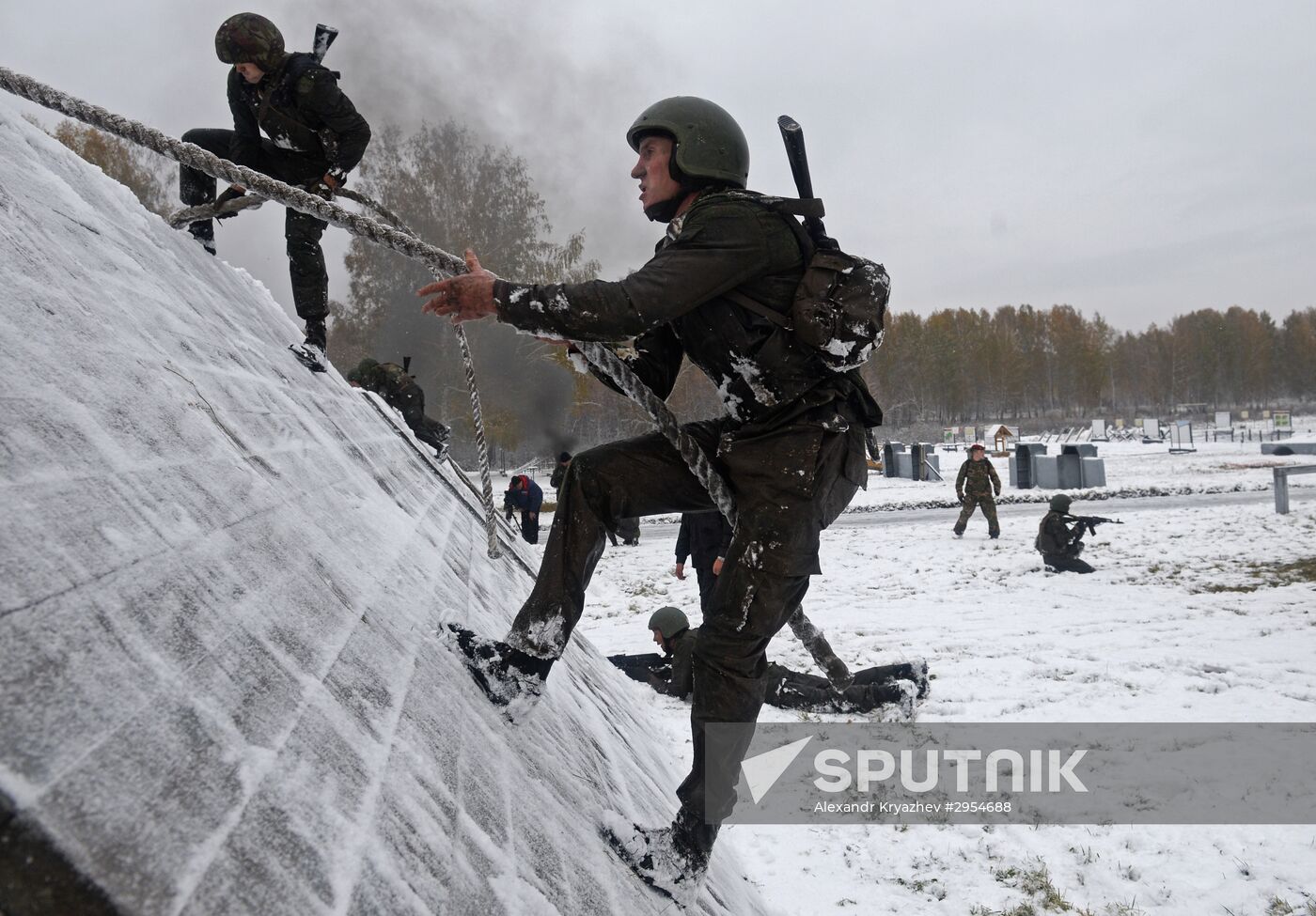 Test for right to wear crimson and green beret by National Guard servicemen