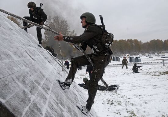 Test for right to wear crimson and green beret by National Guard servicemen