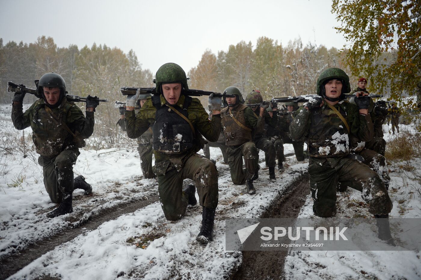 Test for right to wear crimson and green beret by National Guard servicemen