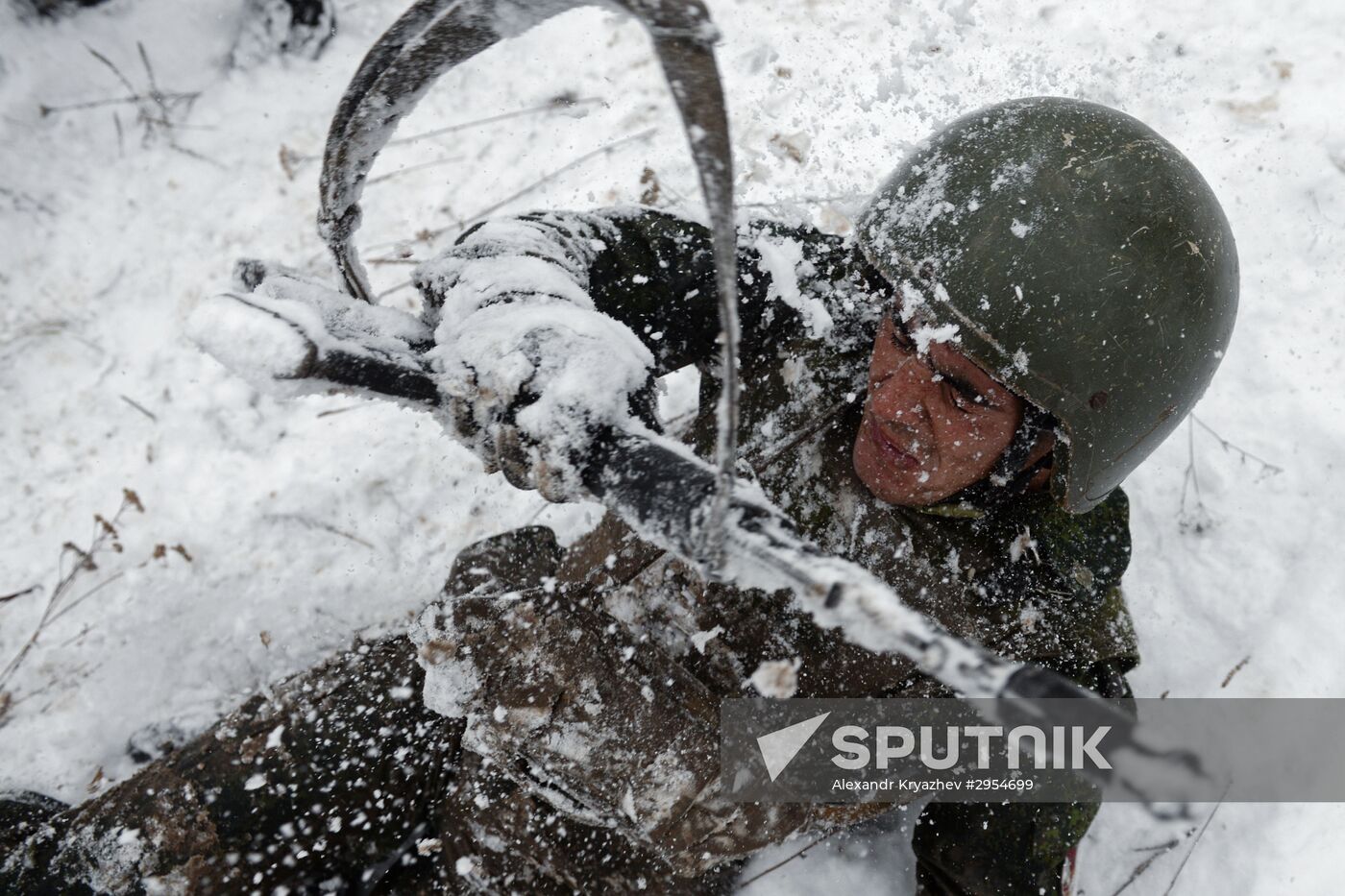 Test for right to wear crimson and green beret by National Guard servicemen