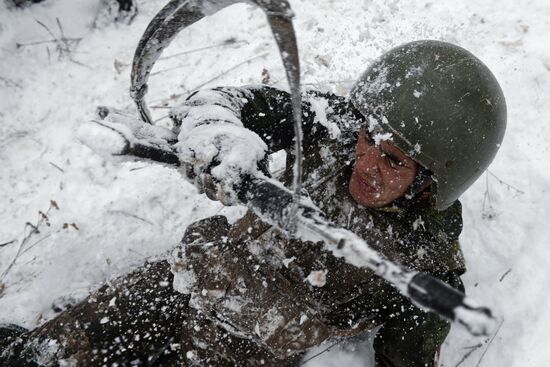 Test for right to wear crimson and green beret by National Guard servicemen