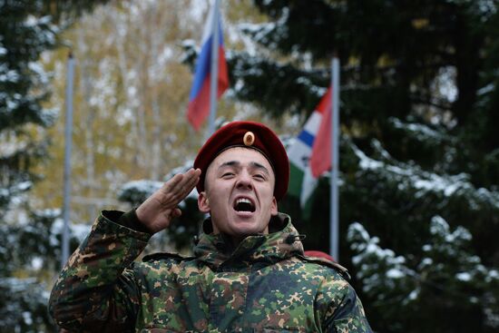 Test for right to wear crimson and green beret by National Guard servicemen