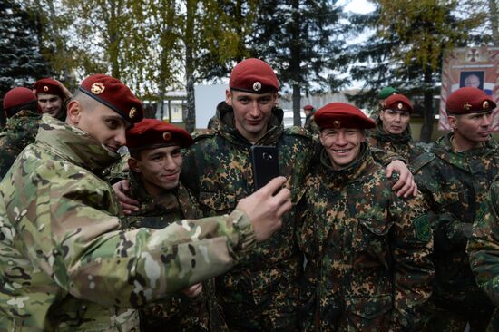 Test for right to wear crimson and green beret by National Guard servicemen
