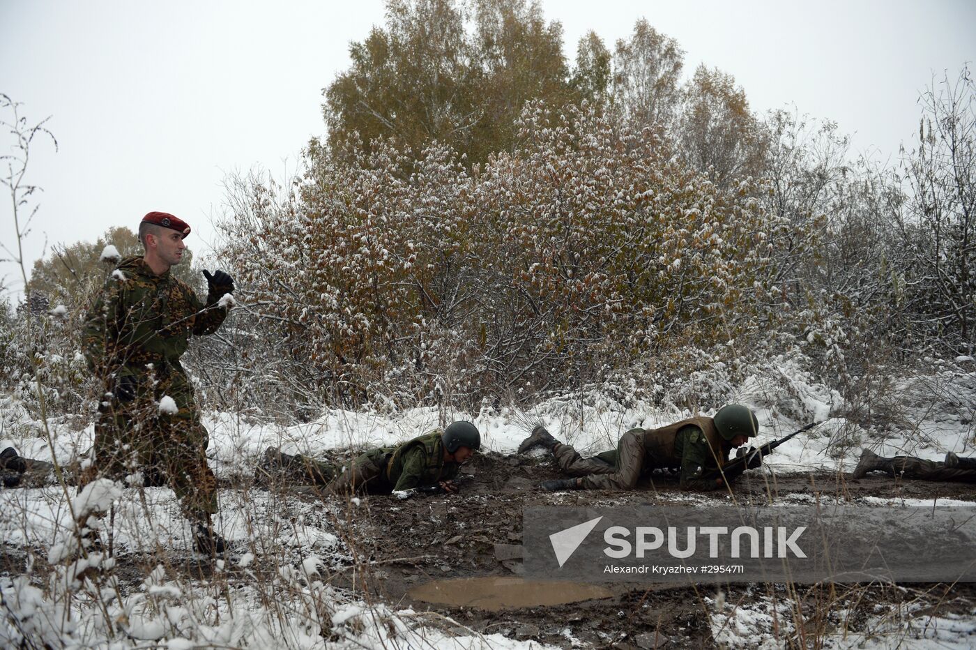 Test for right to wear crimson and green beret by National Guard servicemen