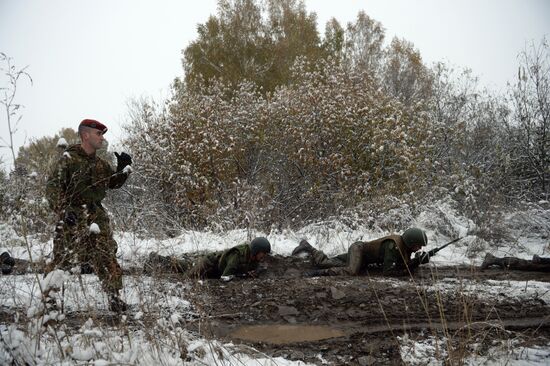 Test for right to wear crimson and green beret by National Guard servicemen