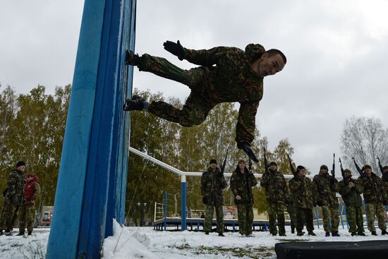 Test for right to wear crimson and green beret by National Guard servicemen