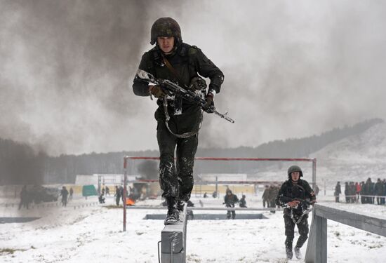 Test for right to wear crimson and green beret by National Guard servicemen