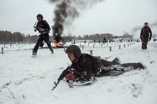 Test for right to wear crimson and green beret by National Guard servicemen