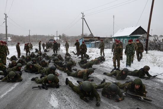 Test for right to wear crimson and green beret by National Guard servicemen