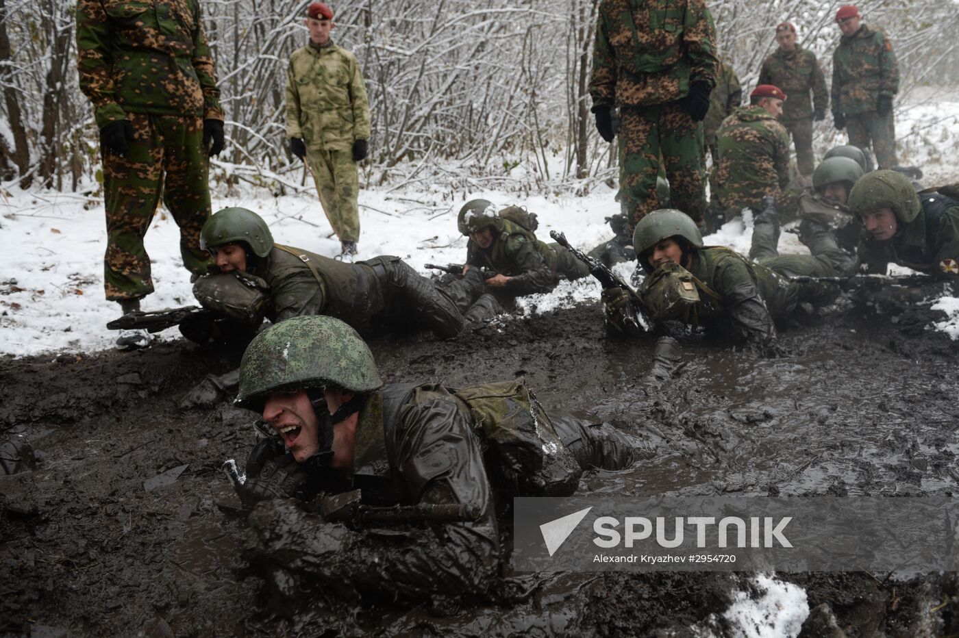 Test for right to wear crimson and green beret by National Guard servicemen