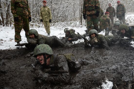 Test for right to wear crimson and green beret by National Guard servicemen