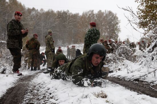 Test for right to wear crimson and green beret by National Guard servicemen
