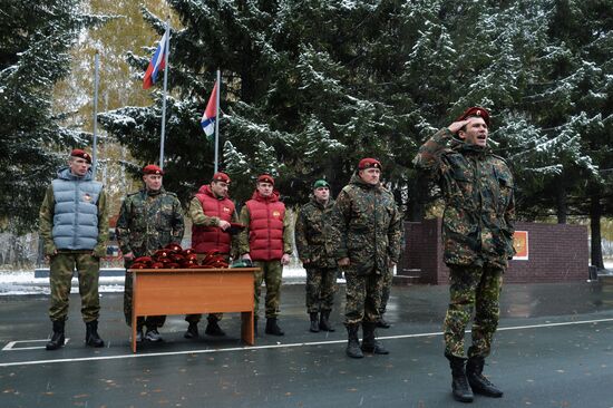 Test for right to wear crimson and green beret by National Guard servicemen