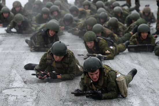 Test for right to wear crimson and green beret by National Guard servicemen