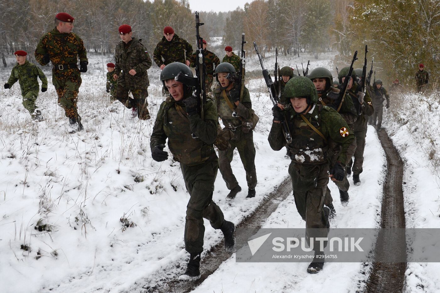 Test for right to wear crimson and green beret by National Guard servicemen