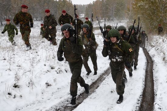 Test for right to wear crimson and green beret by National Guard servicemen
