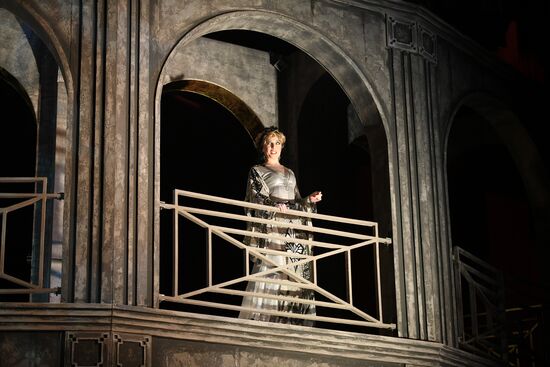 Premiere of musical The Circus Princess