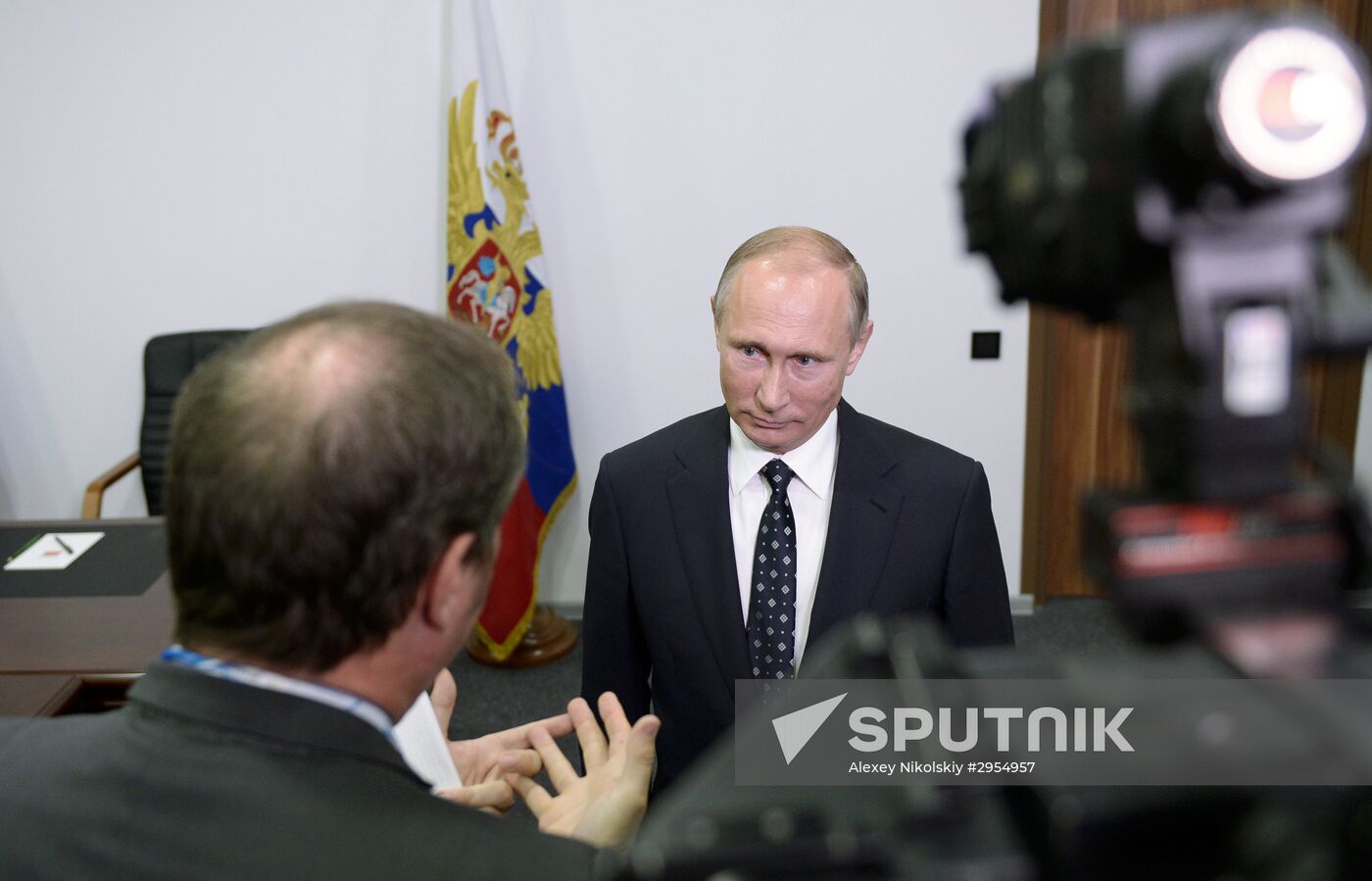 Vladimir Putin gives interview to French TV channel TF1